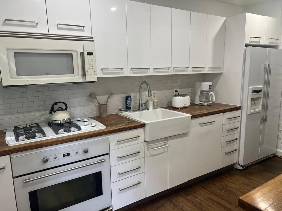 3-Bedroom House With Cute Patio Explore Dc On Foot 워싱턴 외부 사진
