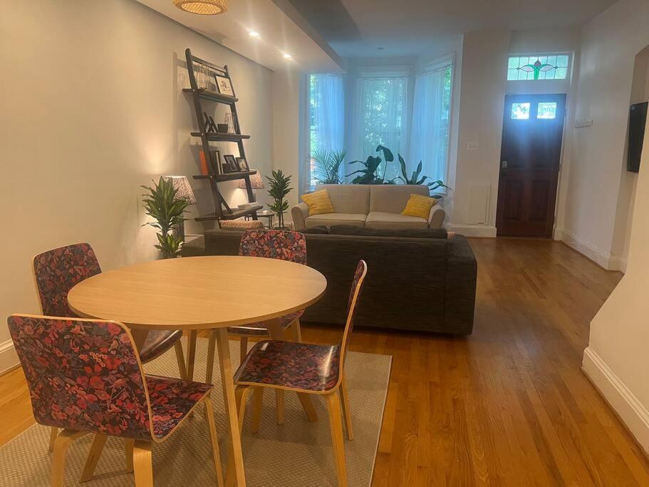 3-Bedroom House With Cute Patio Explore Dc On Foot 워싱턴 외부 사진