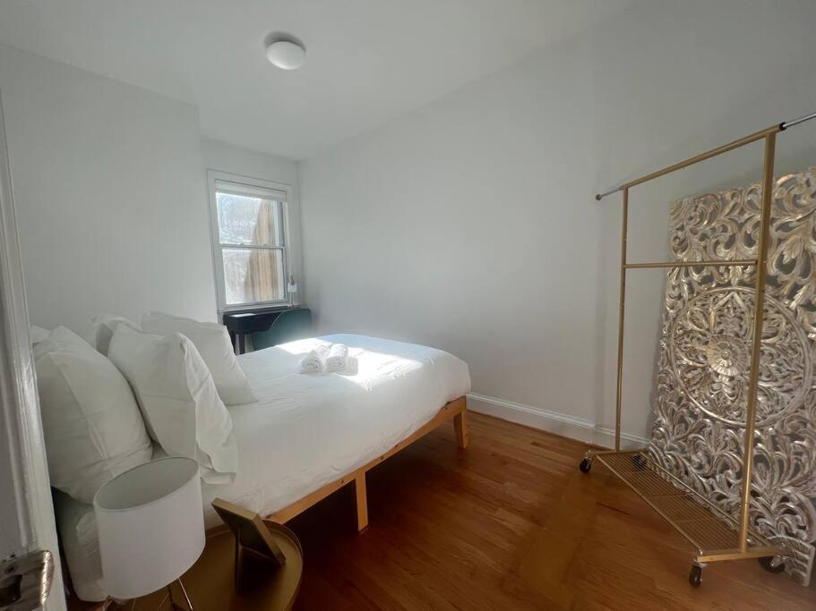 3-Bedroom House With Cute Patio Explore Dc On Foot 워싱턴 외부 사진