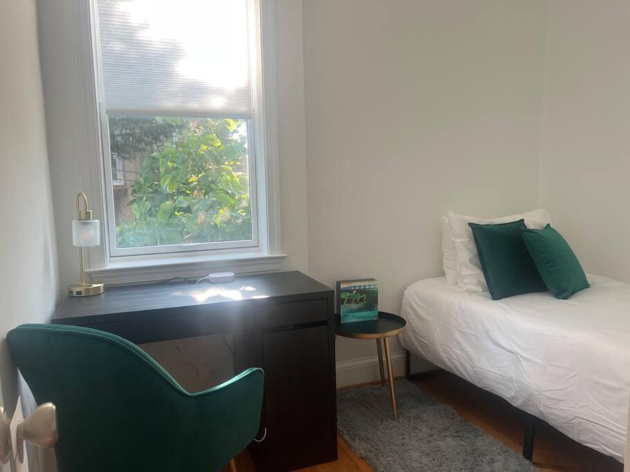 3-Bedroom House With Cute Patio Explore Dc On Foot 워싱턴 외부 사진
